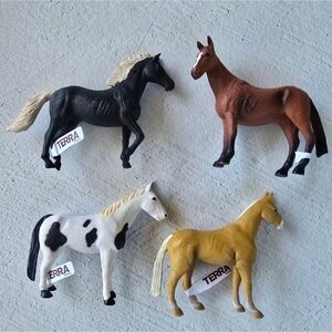 Lot of 4 Terra By Battat Horse Figures Tagged Black Paint Palomino Bay Toy Horse